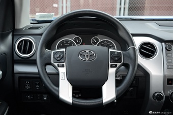 2016款坦途5.7L自动标准版