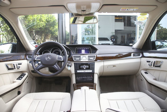 2015款奔驰E320L 3.0T自动4MATIC运动轿车图片