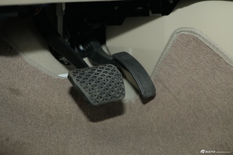 2013款艾瑞泽7 1.6CVT致尚版