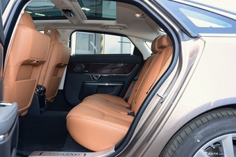 2016款捷豹XJL 3.0L自动SC四驱全景商务版