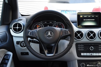 2015款奔驰B级B200动感型