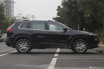 2016款自由光2.4L自动优越版