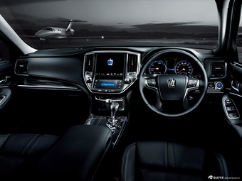 丰田第十四代皇冠 ATHLETE