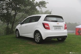 2014款爱唯欧两厢静态实拍