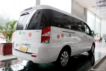 2013款瑞风M5 2.0T自动商务版