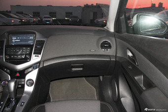 2013款科鲁兹掀背1.6L自动豪华版