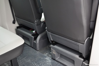 2016款凯路威2.0T自动四驱舒适版9座