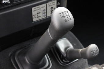 路虎卫士到店实拍