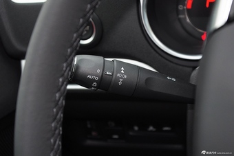 2015款雪铁龙C4L 1.2T自动尊贵版