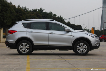 2015款东风风神AX7 2.0L手动智悦型