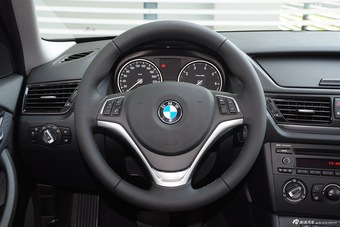 2015款宝马X1 sDrive18i时尚晋级版