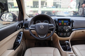 2015款宝骏730 1.8L手动舒适型
