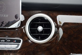 2016款奔驰V级 V260 2.0T自动尊贵加长版