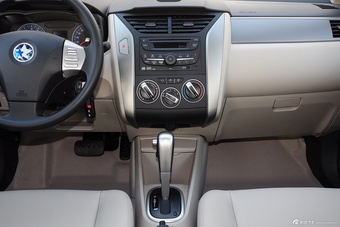 2015款启辰R50 1.6L自动豪华版