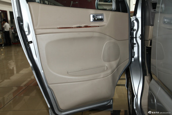 2011款阁瑞斯尊领2.4L旗舰型手动半高顶短轴11座国V图片