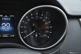 2015款哈弗H8 2.0T四驱尊贵型
