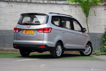 2015款五菱宏光S1 1.5L舒适型