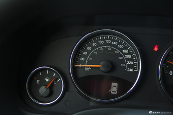 2014款指南者改款2.4L四驱豪华版