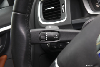 2015款沃尔沃V60 2.0T自动 T5智雅版