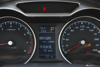 2014款海马汽车M8 2.0L自动豪华型