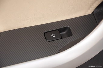 2015款悦翔V7 1.6L手动乐趣型