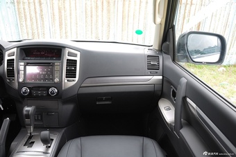 2016款帕杰罗（进口）3.0L自动尊贵版 国5图片