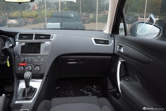 2015款DS 5LS 1.6T自动风尚版THP160
