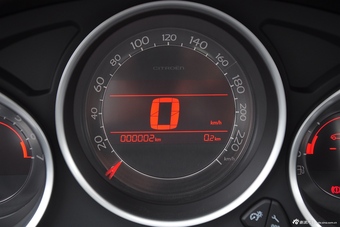 2015款雪铁龙C4L 1.6T自动尊贵版