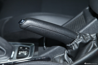 2013款东风雪铁龙C5 2.0L自动尊享型