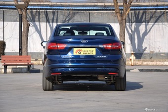 2015款福睿斯1.5L手动时尚型