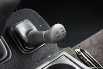 路虎卫士到店实拍