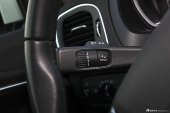 2016款沃尔沃V40 2.0T自动 T4 智雅版