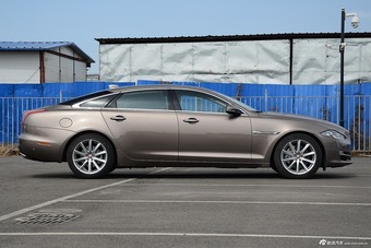 2016款捷豹XJL 3.0L自动SC四驱全景商务版