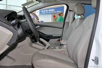 2012款福克斯三厢1.6L自动尊贵型