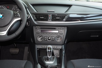 2015款宝马X1 sDrive18i时尚晋级版