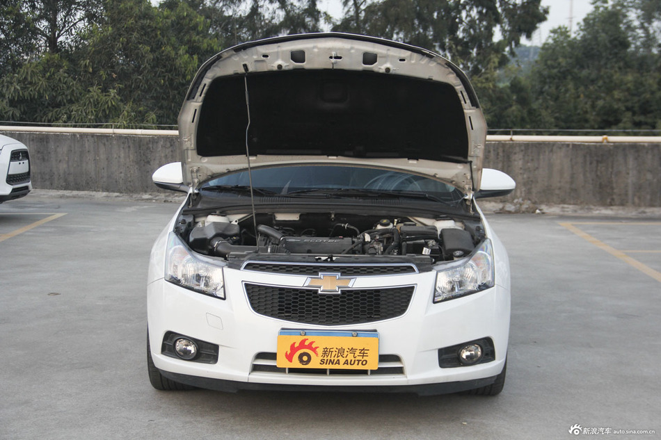 2013款科鲁兹掀背1.6L自动豪华版