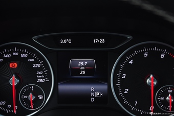 2015款奔驰B级B200时尚型