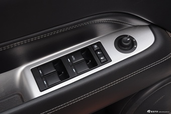 2015款指南者2.4L自动四驱舒适版