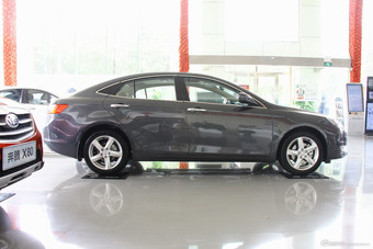 2014款奔腾B70 2.0L自动豪华型