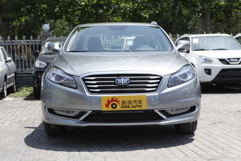 2014款奔腾B70 2.0L自动豪华型银色