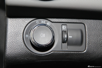 2013款爱唯欧三厢1.4SL自动时尚天窗版