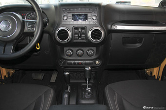 2014款牧马人3.0L撒哈拉四门版