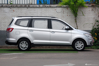 2015款五菱宏光S1 1.5L舒适型