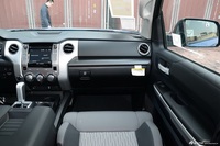 2016款坦途5.7L自动标准版