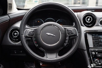 2015款捷豹XJL80周年版