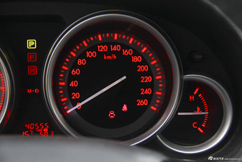 2015款睿翼轿跑2.0L自动豪华版