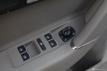 2013款迈腾2.0TSI尊贵型