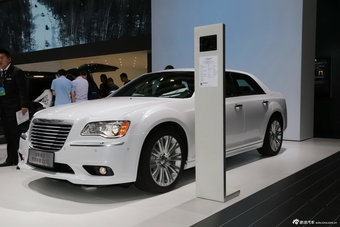2014款克莱斯勒300C 3.0L自动卓越版