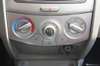 2010款新赛欧三厢1.2L手动时尚版