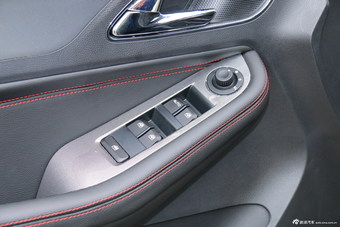 2015款 宝骏560 1.8L手动豪华型